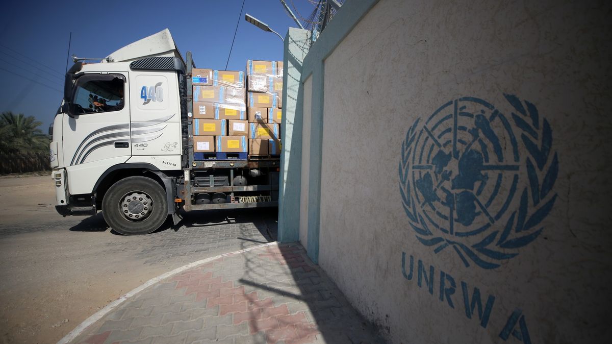 Tisíce lidí v Gaze rabují zásoby ve skladech s humanitární pomocí OSN